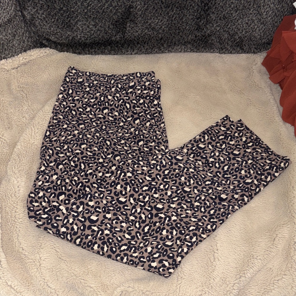 NWT Rafaella Leopard Print Stretch Capri Pants